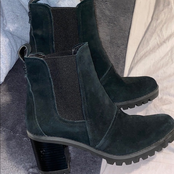 Suede UGG boots - Picture 1 of 10